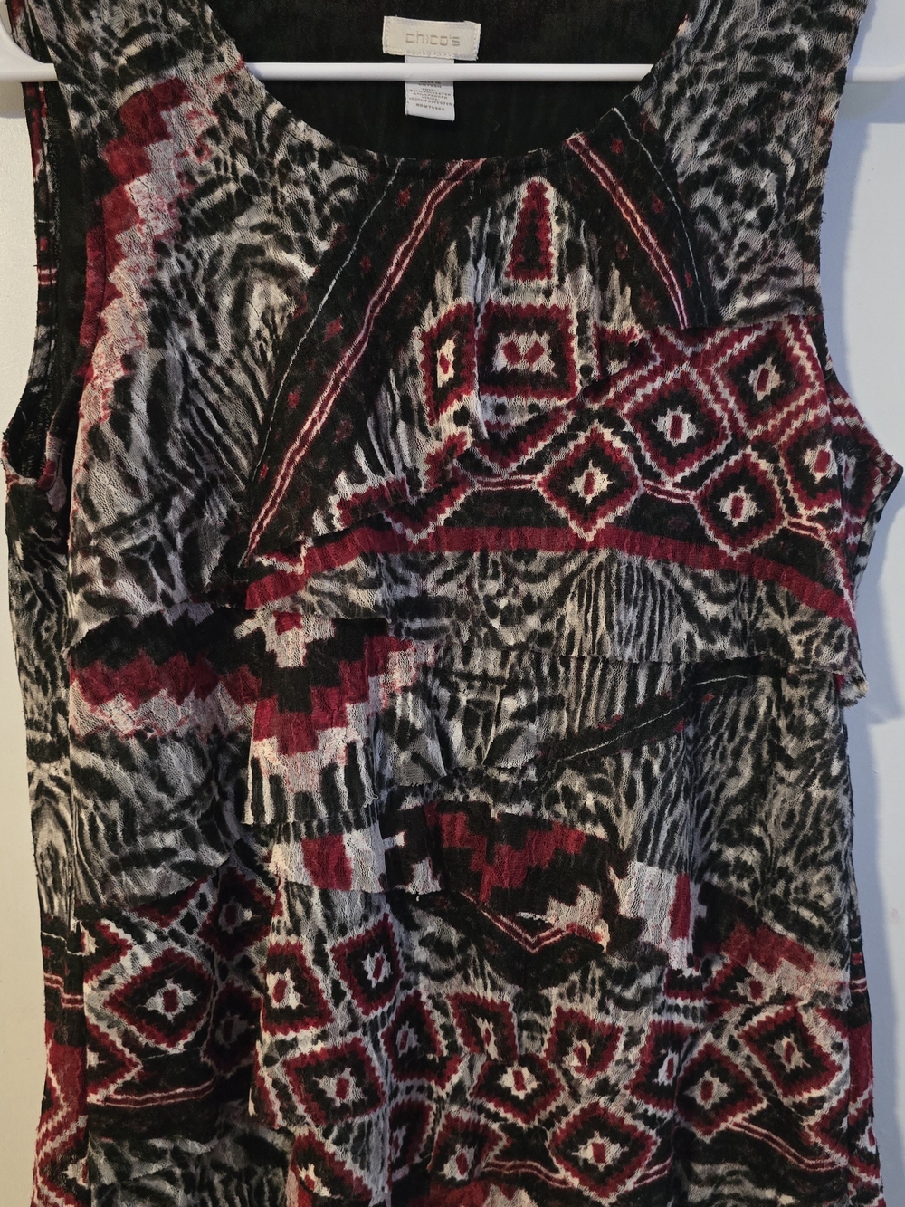 Chico's Black, White & Red Printed Sleeveless Tank Size 1 Chico's is A Medium